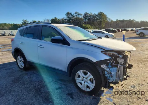 2015 Toyota Rav4 Le z USA, uszkodzony, nr VIN JTMZFREV7FJ038326